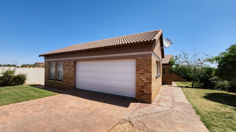 3 Bedroom Property for Sale in Wilkoppies North West